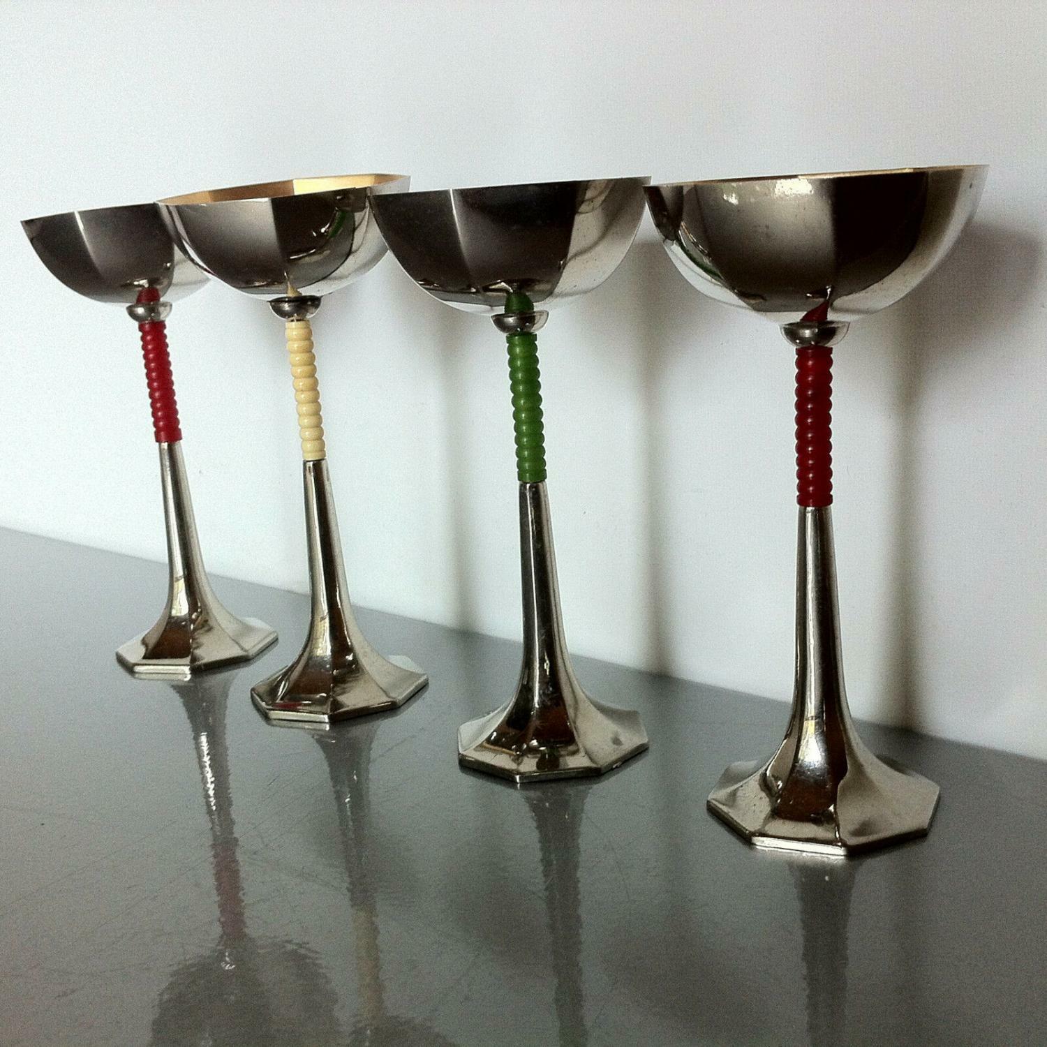 4er Likörbecher Likör JUGENSTIL 19. / 20 Jhd. H ca. 9,5 cm mehrfarbig