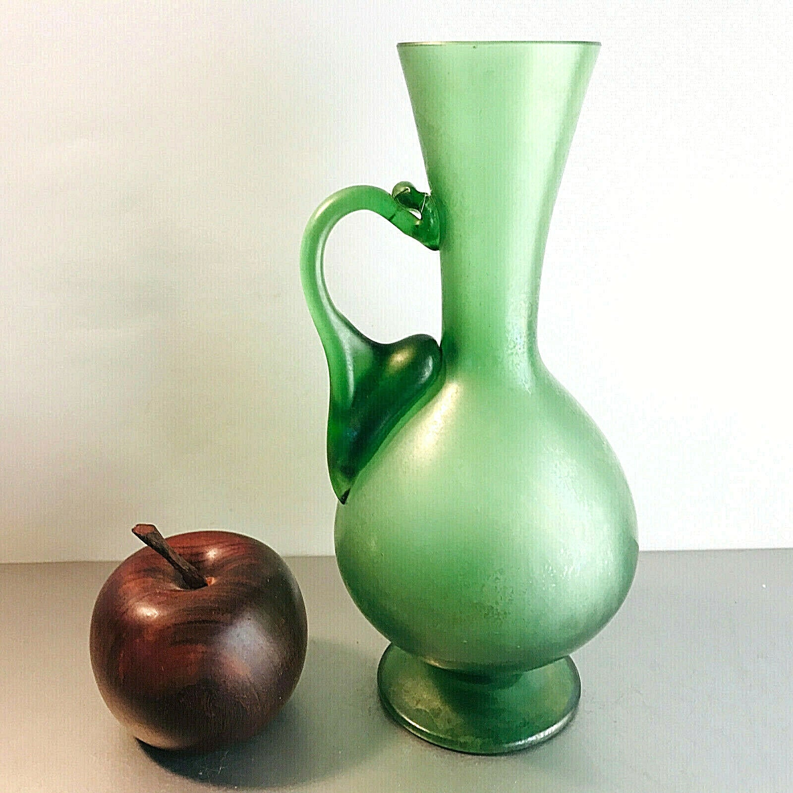 Vase satiniert Henkelvase grün signiert Nr 309 1981 22cm