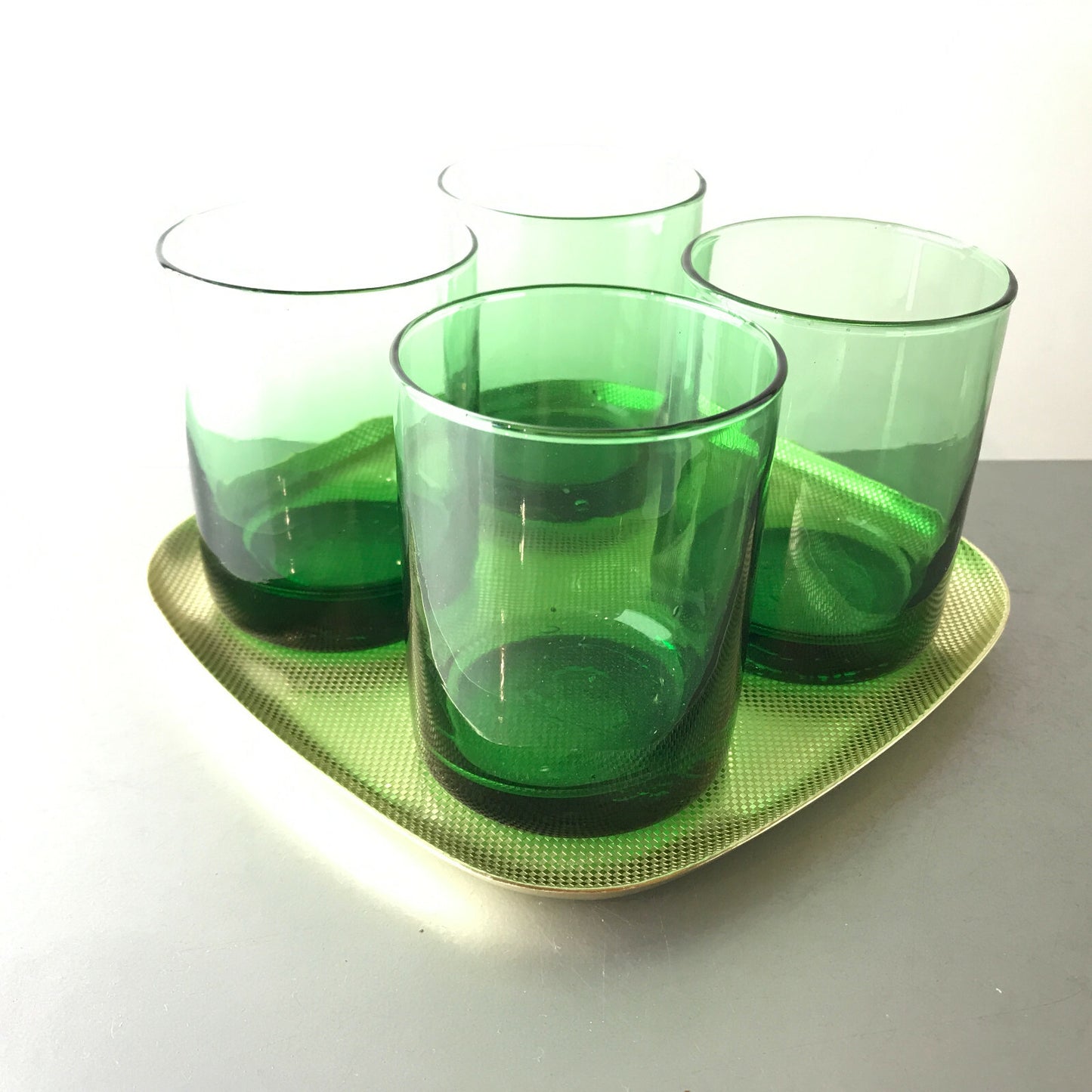 Gläser 8,6 cm Wassergläser Likörgläser Vintage grün 4 er Set 50er Tablett