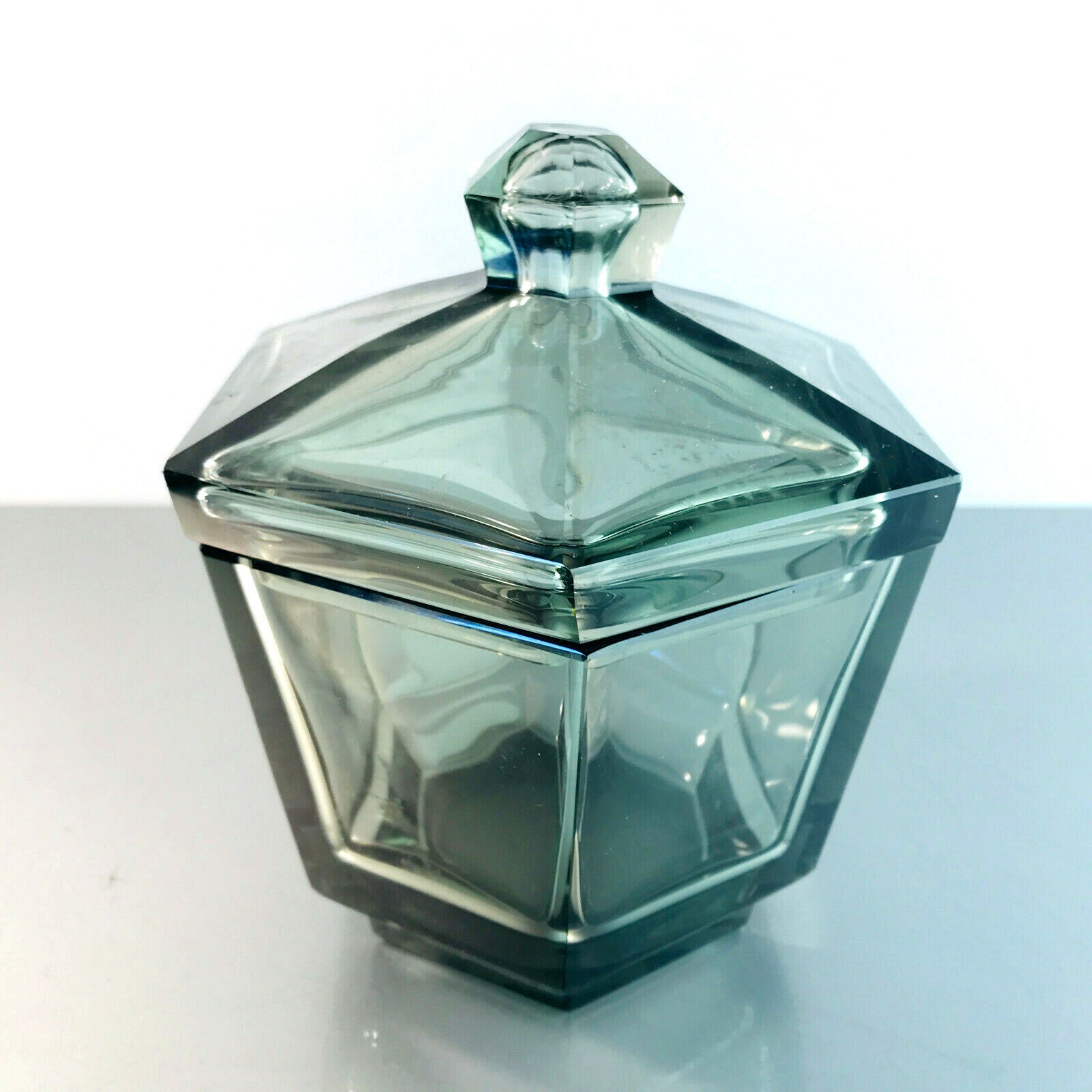 VINTAGE Dose Art Déco Facetten Böhmen Bonboniere Glas grau