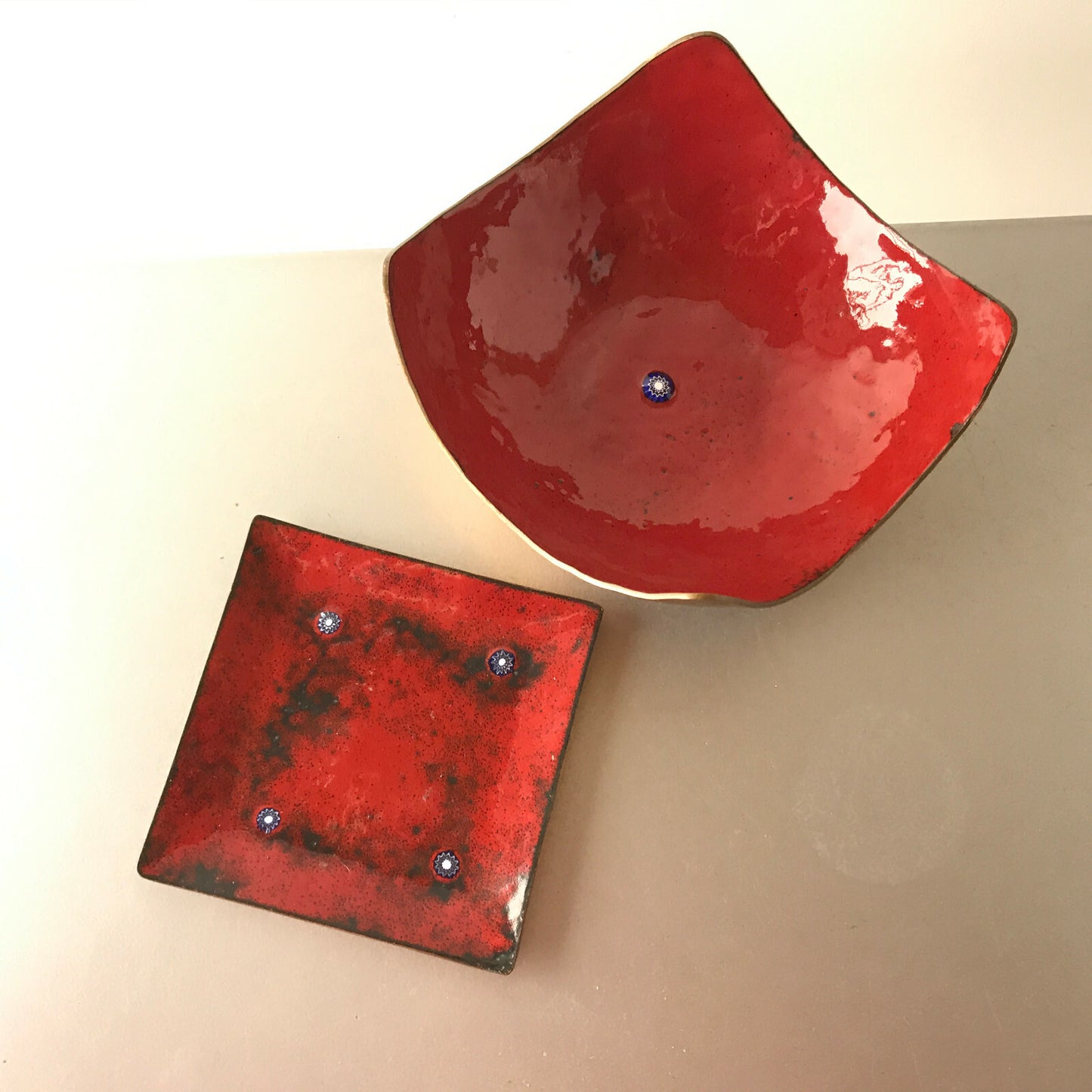 MID CENTURY Emaille Schalen 50er Vintage rot D 13,7 / 16 cm