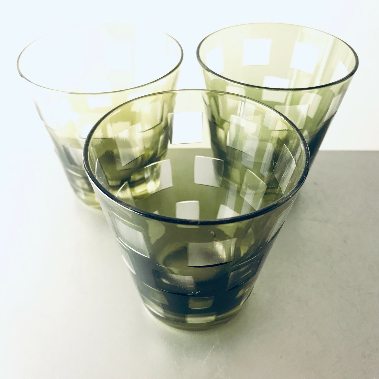 Wassergläser 3er Set Dekor 9 cm Gläser beschliffen grün Überfang Whisky