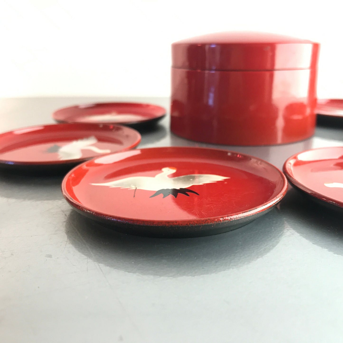 Untersetzer bemalt Dose 9,2 cm Lackdose Unterleger 8 cm Asia rot