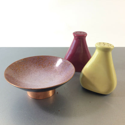 Salz- u. Pfefferstreuer Keramik 50er 60er + Emaille Schale MID CENTURY Dekoratio