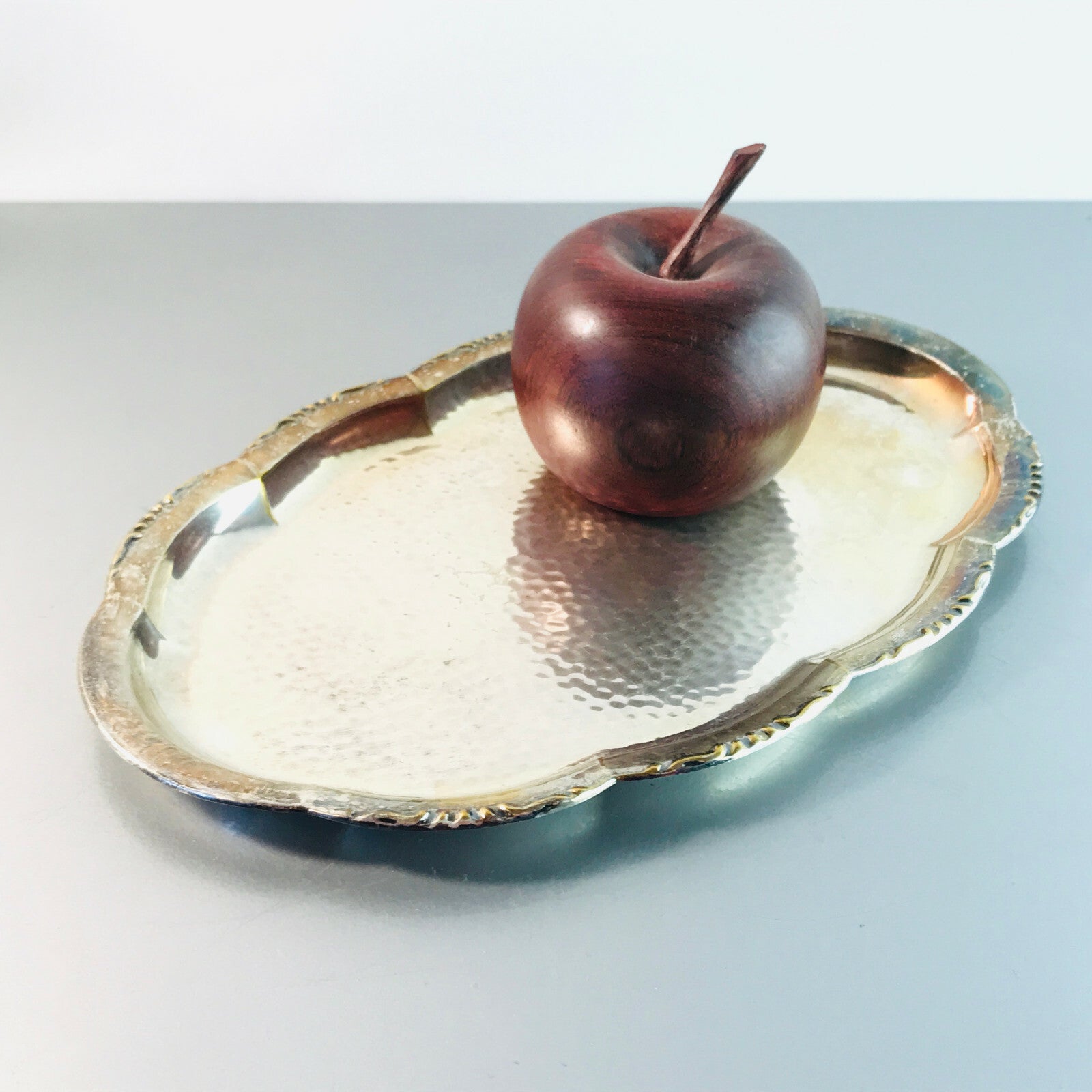 Platte Anrichte Schale  50er 60er Tablett versilbert L 24 cm Hammerschlag