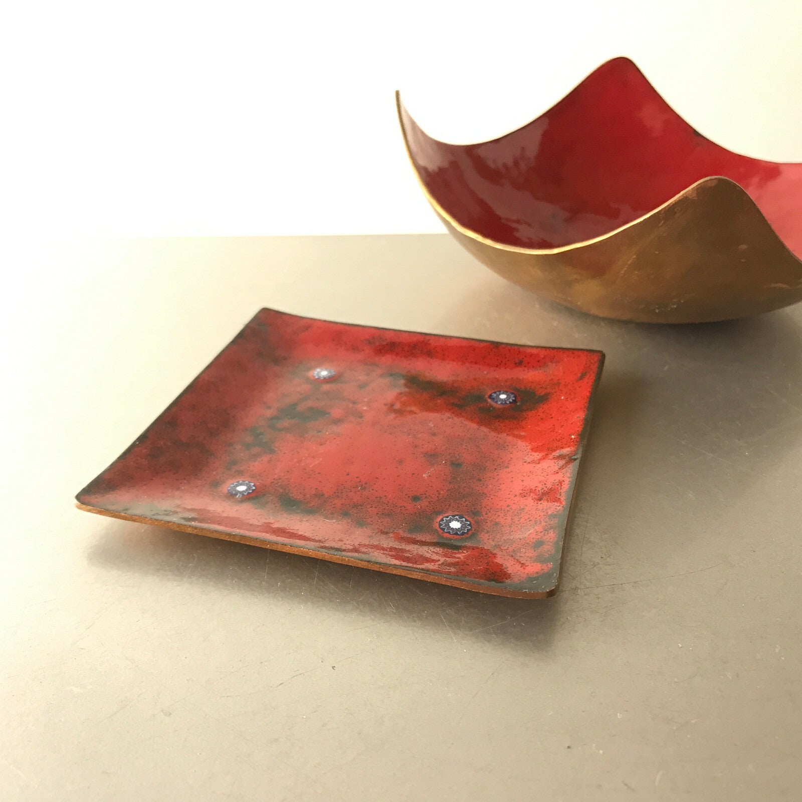 MID CENTURY Emaille Schalen 50er Vintage rot D 13,7 / 16 cm