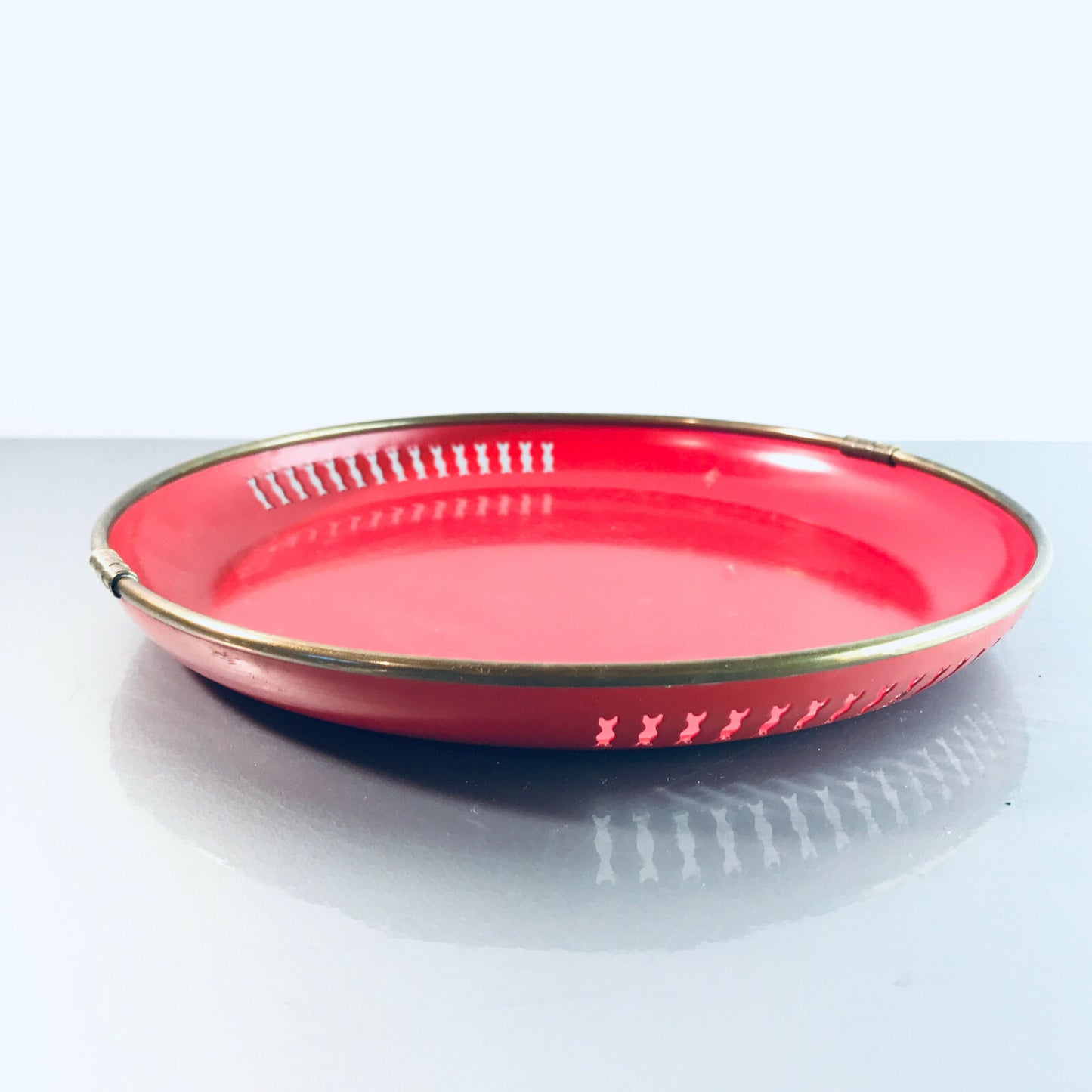 Tablett METALL 50er 60er Schale OBST Lochblech 22 cm rot Messing Rand