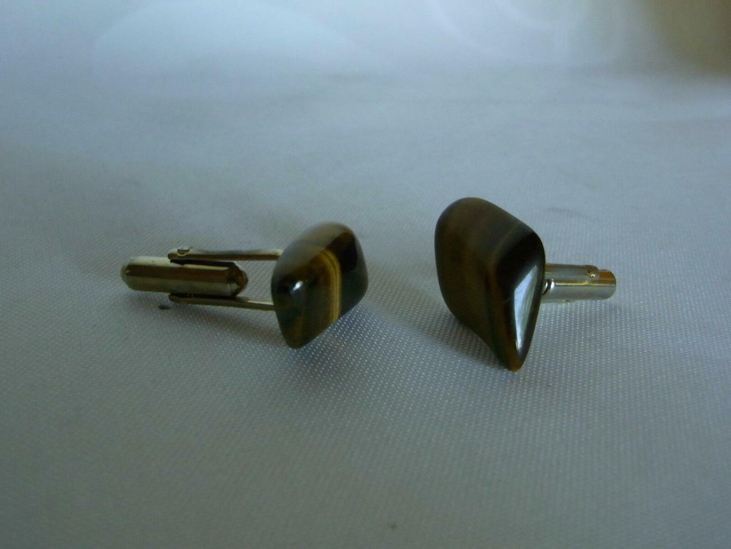 Alte MANSCHETTENKNÖPFE Manschetten CUFFLINKS silbern TIGERAUGE Stein