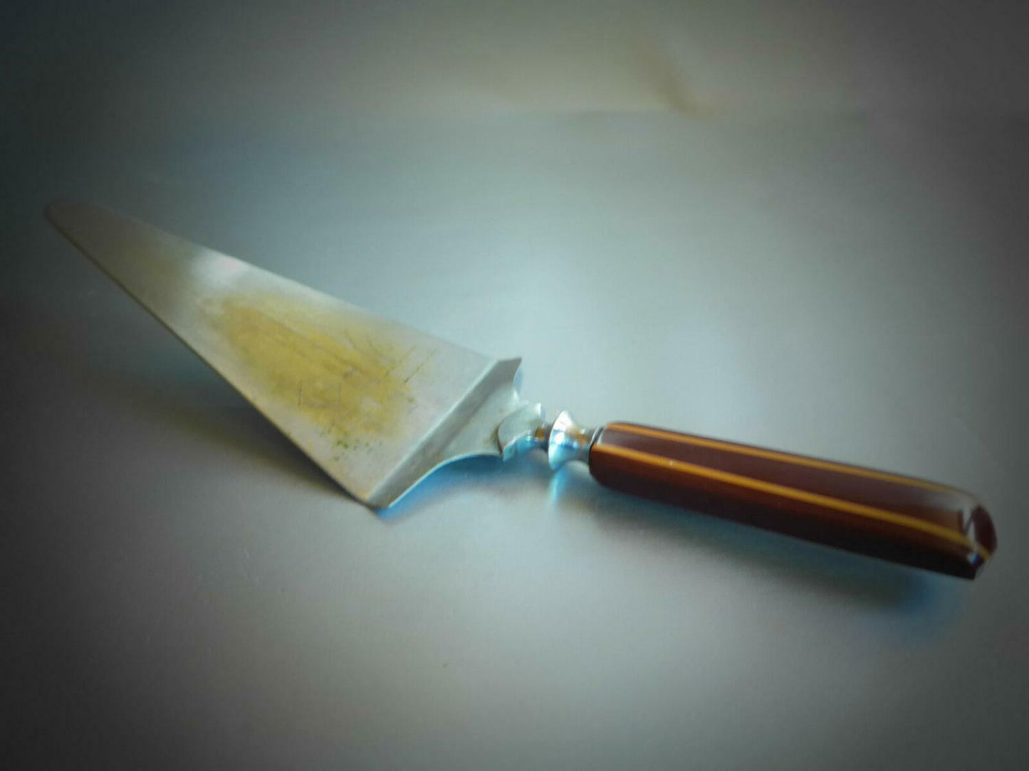 BAKELIT Tortenheber Art Déco 20er / 30er / 40er ART DECO ( c)