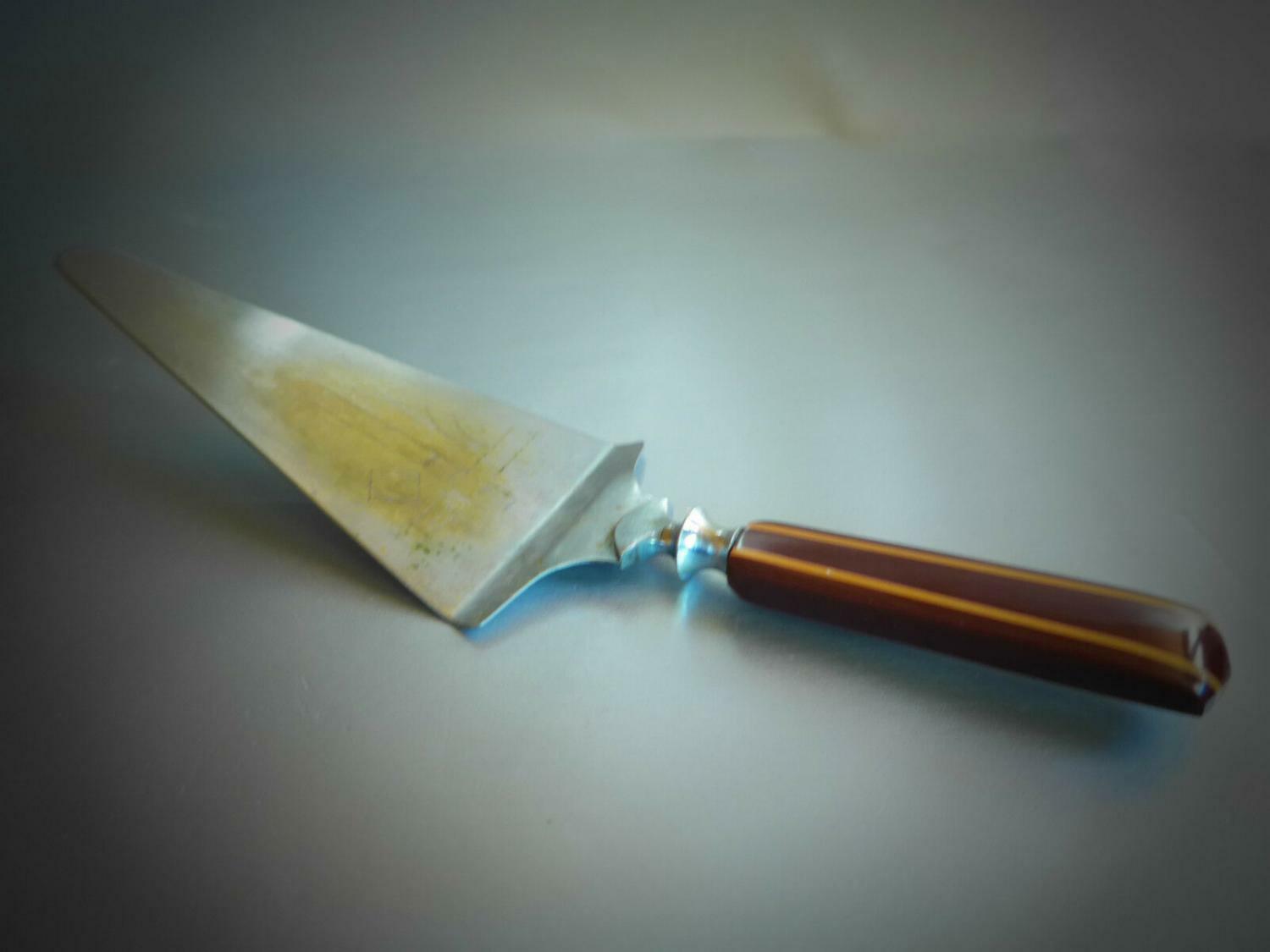 BAKELIT Tortenheber Art Déco 20er / 30er / 40er ART DECO ( c)