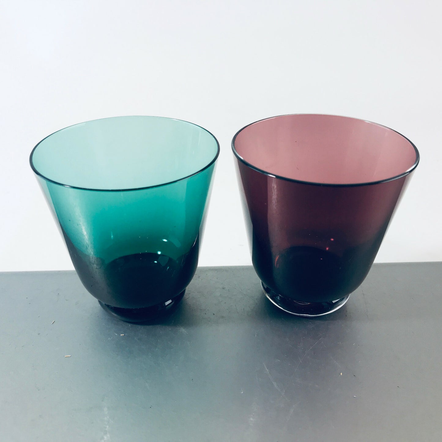 Schnapsgläser 6,3 cm grün lila Vintage 50er 60er bunte Gläser Glas