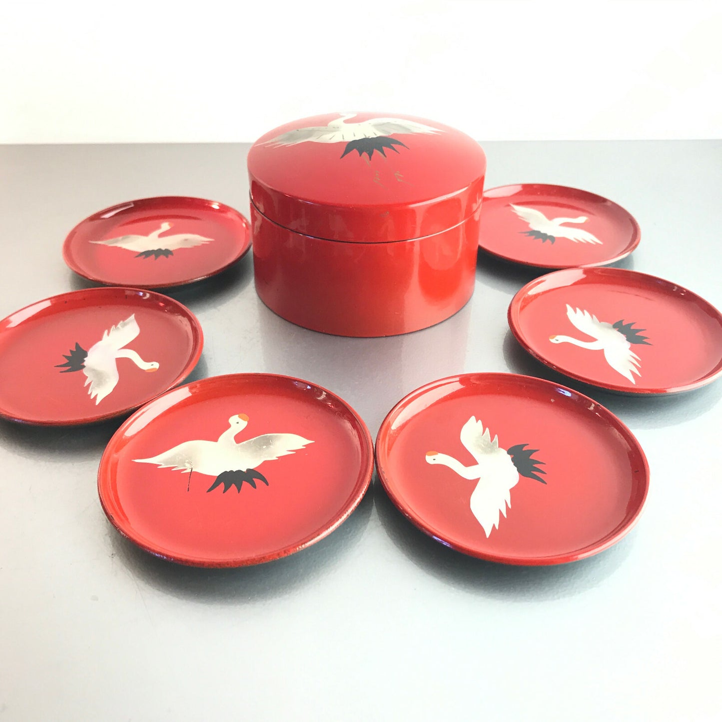 Untersetzer bemalt Dose 9,2 cm Lackdose Unterleger 8 cm Asia rot