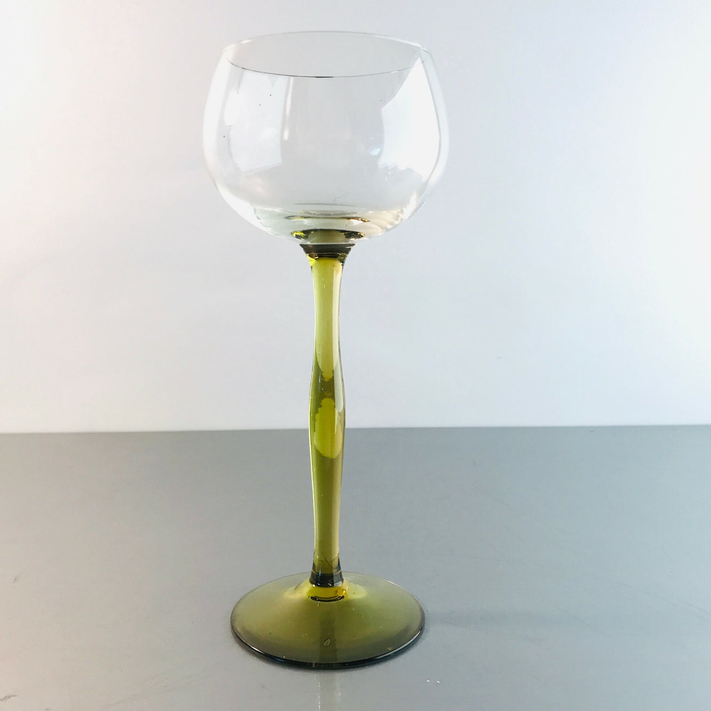 Weinglas 18,2 cm grün Glas Vintage 50er 60er (Einzelglas)