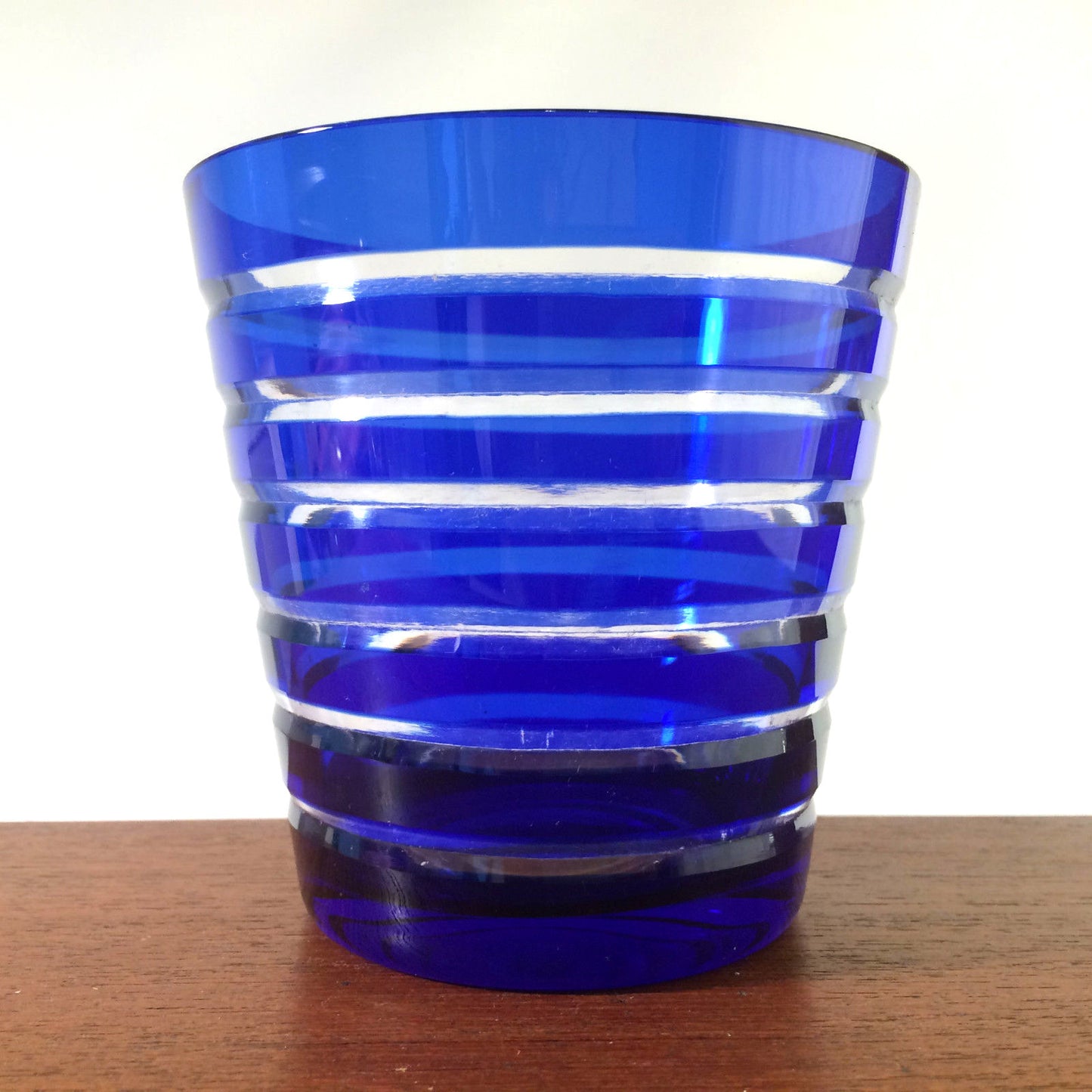 Vintage Glas beschliffen Überfang blau 10,1 cm Vase 60er