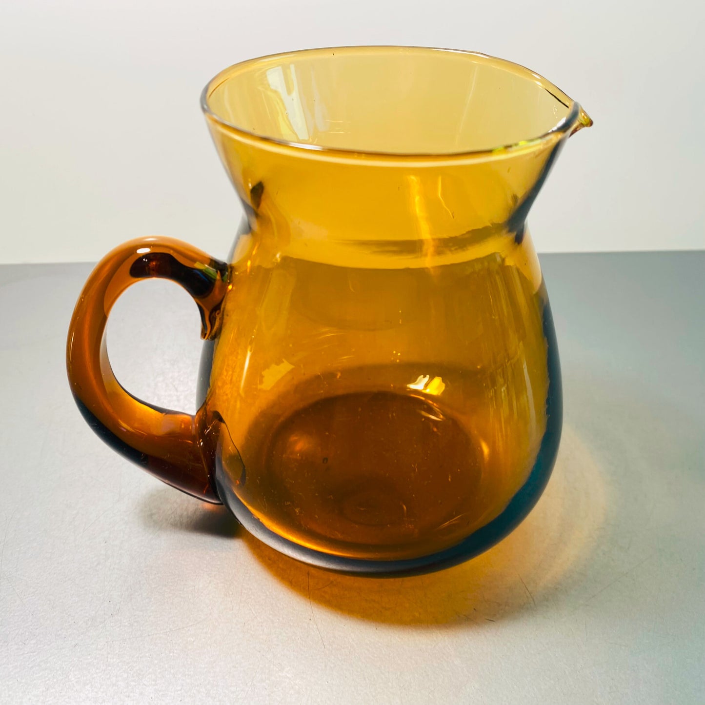 Kanne Karaffe 50er 60er 12 cm Bernstein braun VINTAGE Glas Saftkrug