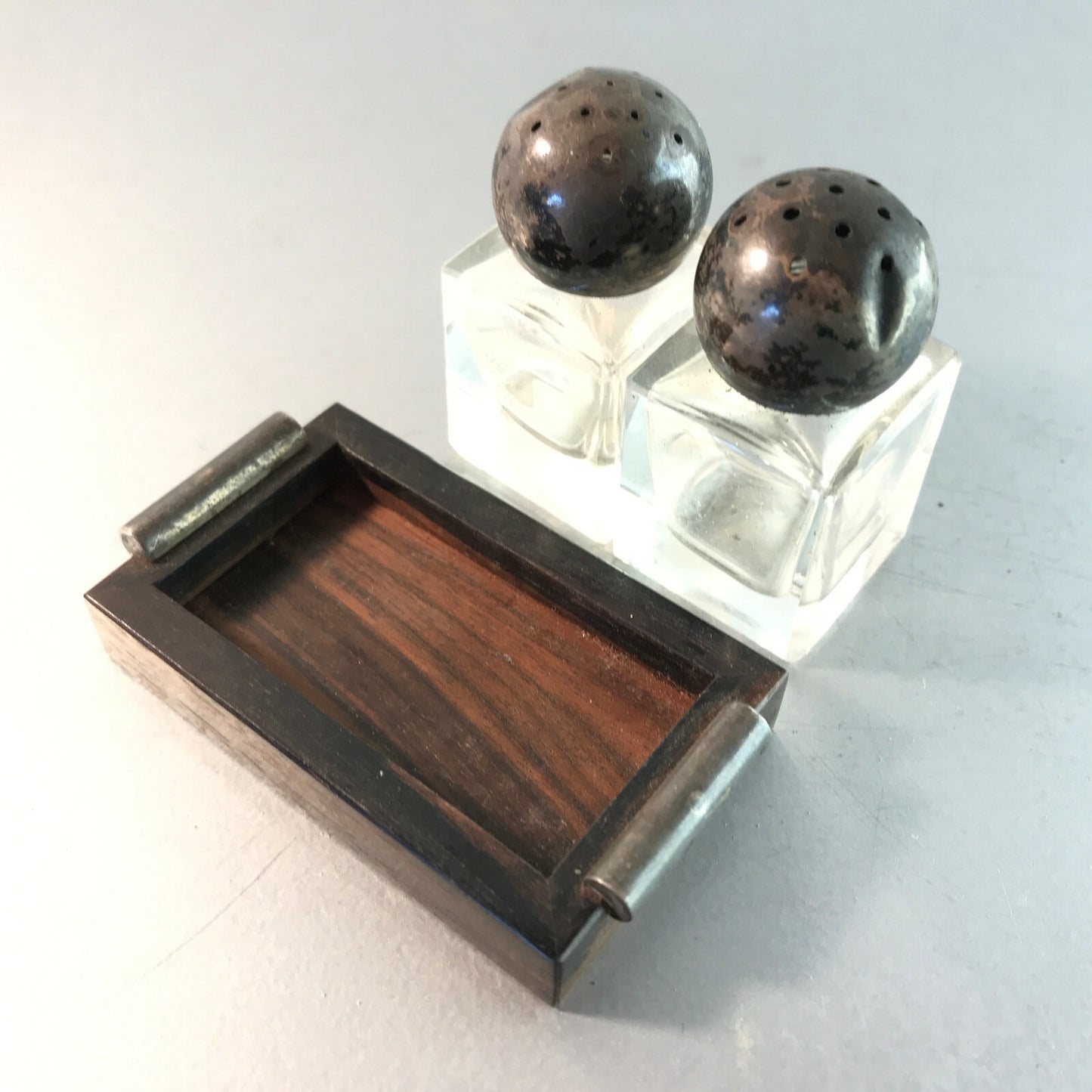 Art Déco Salt- und Pfefferstreuer Set Glas Metall Holz 20er 30er mini