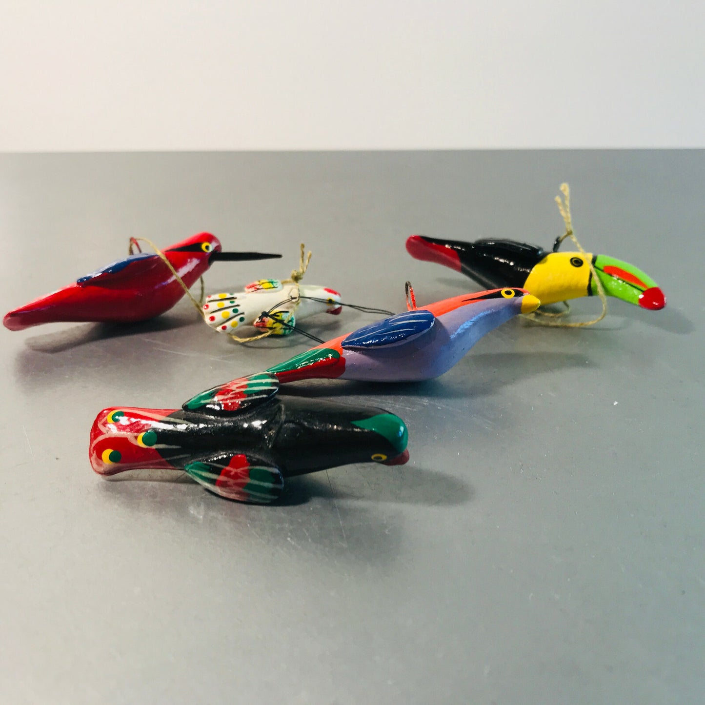 Vögel Papageien zum Hängen Baumschmuck EINE WELT 6,5 cm bemalt