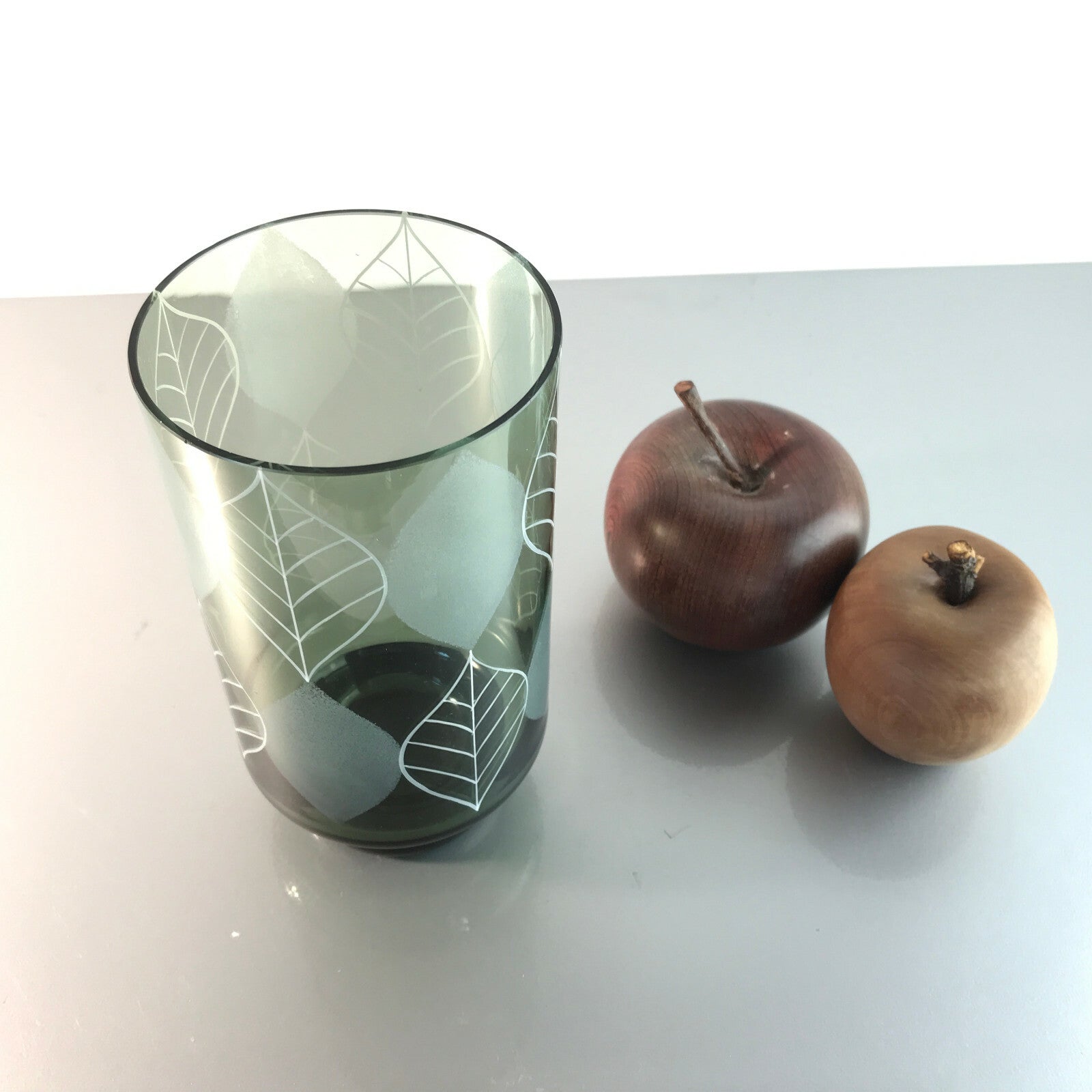 Vintage Rauchglas Vase 50er 60er 16 cm mit Blättern MID CENTURY