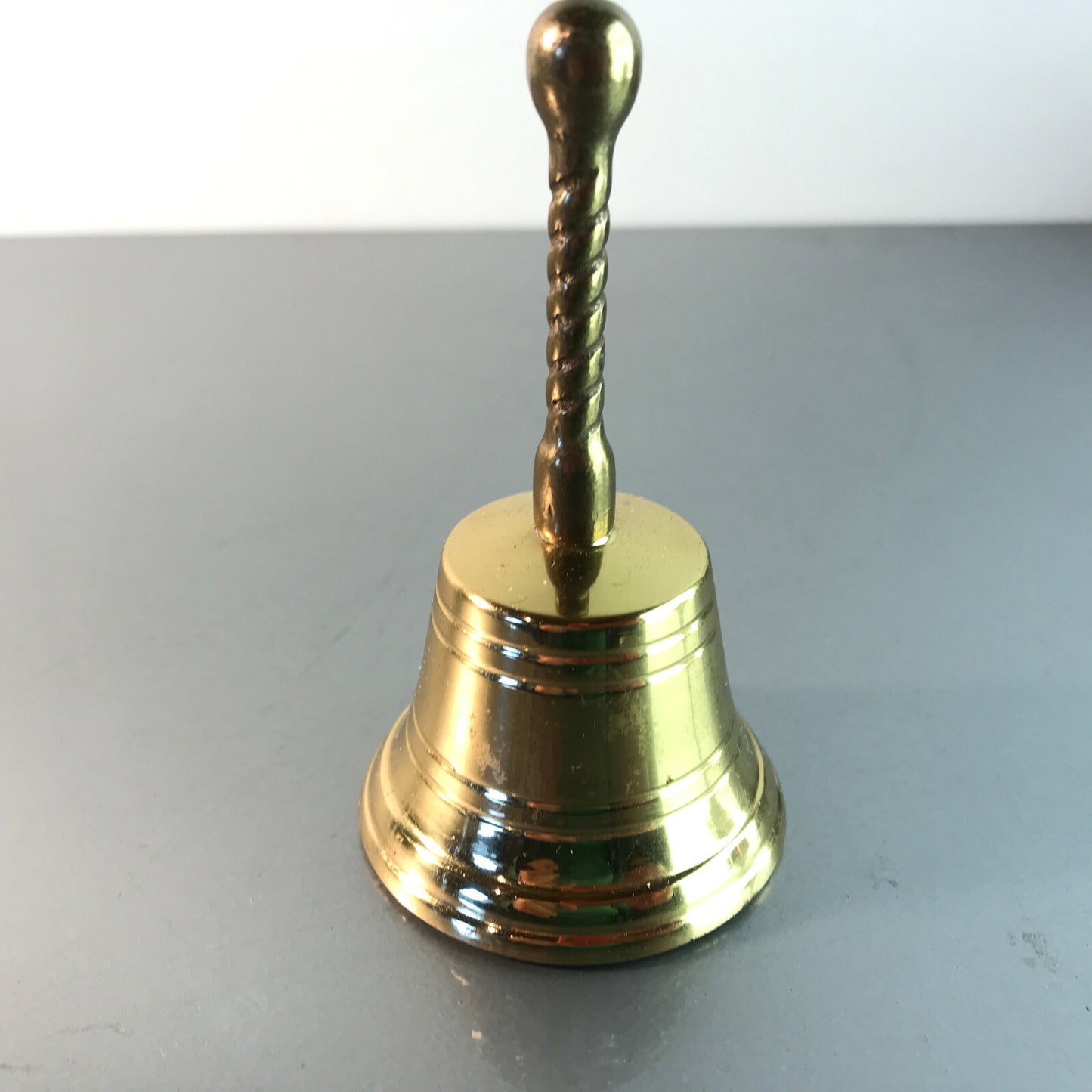 Klingel 60er 70er H 9 cm Messing Rezeption Glocke Tischglocke