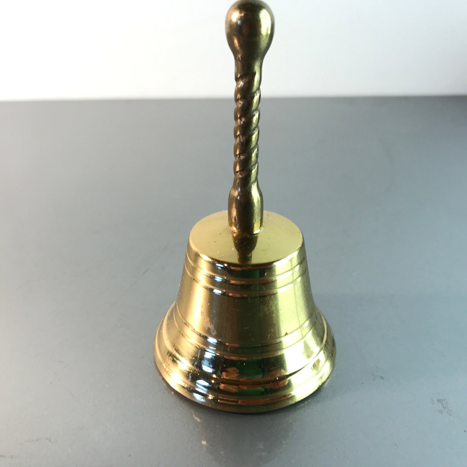 Klingel 60er 70er H 9 cm Messing Rezeption Glocke Tischglocke