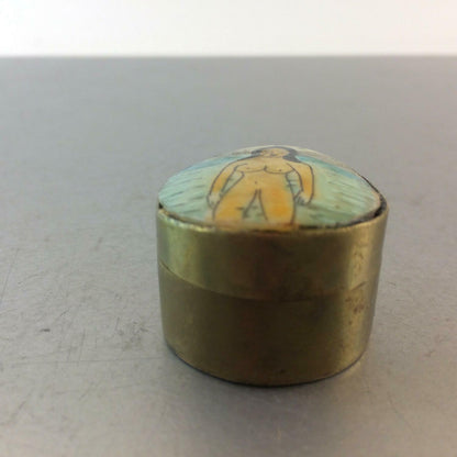 Pillendose Messing Dose 30er Art Déco Perlmutt NUDE bemalt Akt Vintage