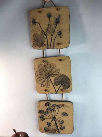 VINTAGE Keramik Ton Wandtafel Blumendruck mit Farbe Tonkeramik 60er 