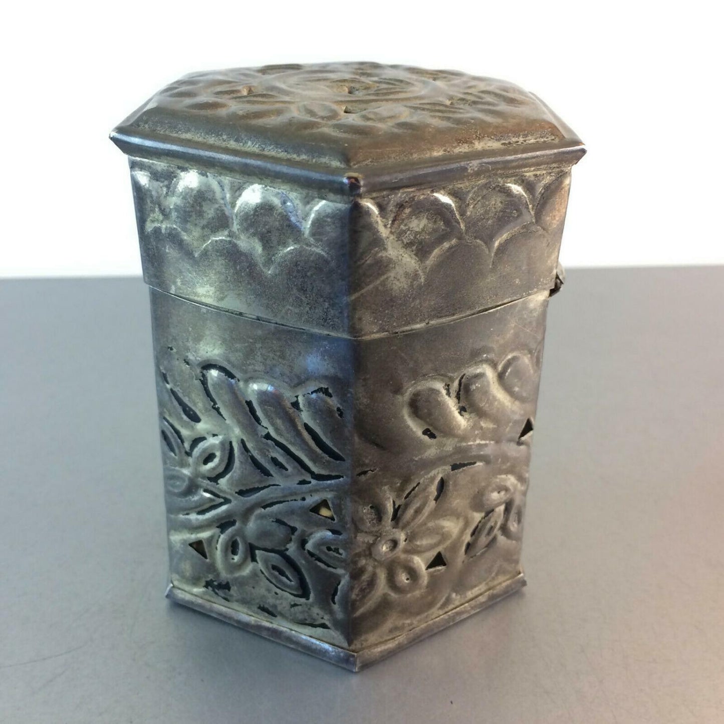 Porpouri Deckeldose Duftdose Metall H 10 cm Dose Durchbrüche 
