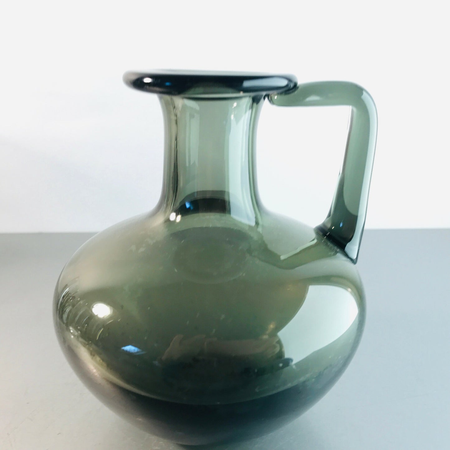 RAUCHGLAS Glas Vase Kanne Karaffe VINTAGE 13,4 cm 60er 70er Kännchen