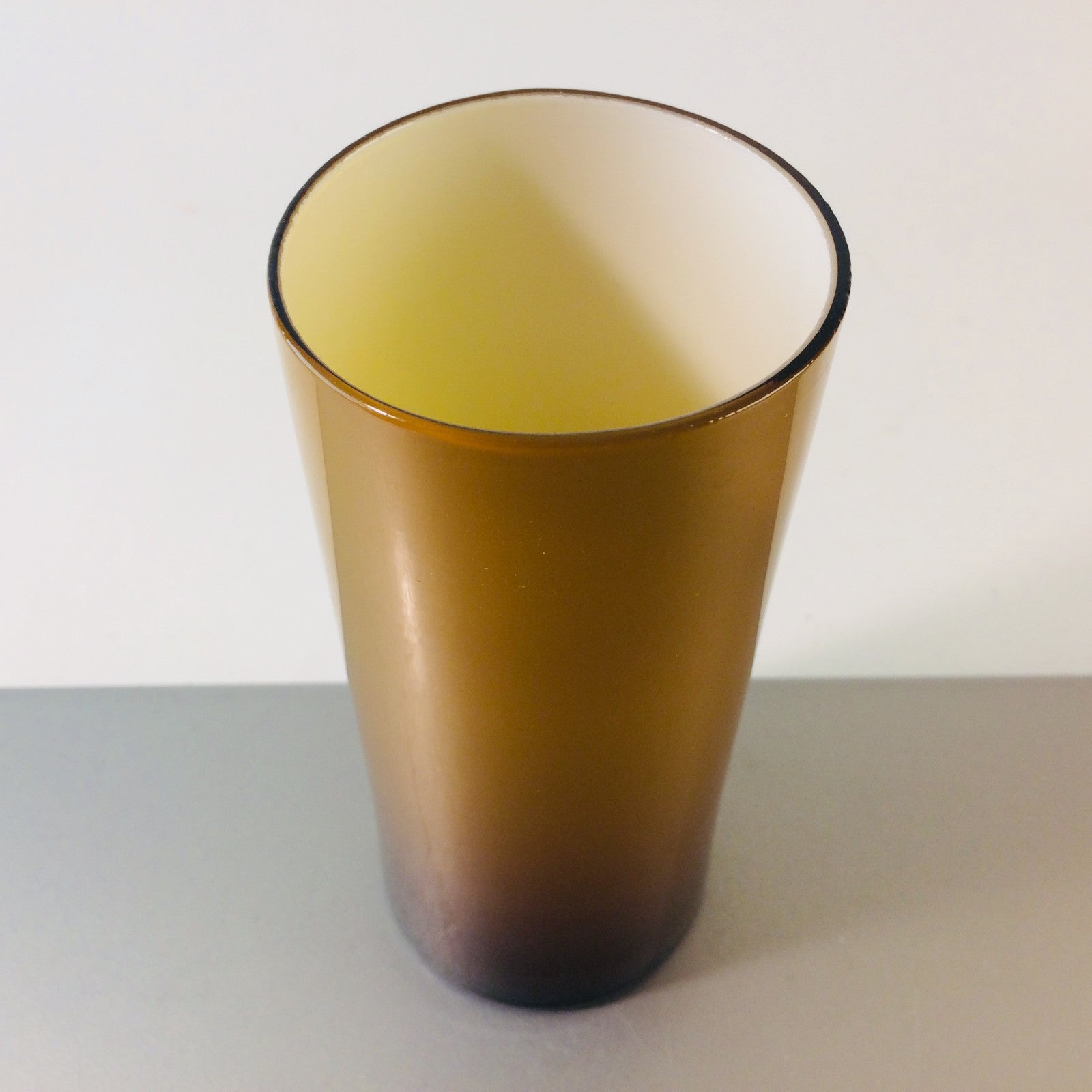 Vintage Vase braun 15 cm 50er 60er MID CENTURY Überfang weiß Glas