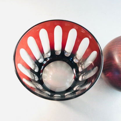 Wasserglas Dekor 8,3 cm Glas beschliffen lila Überfang Whisky 60er