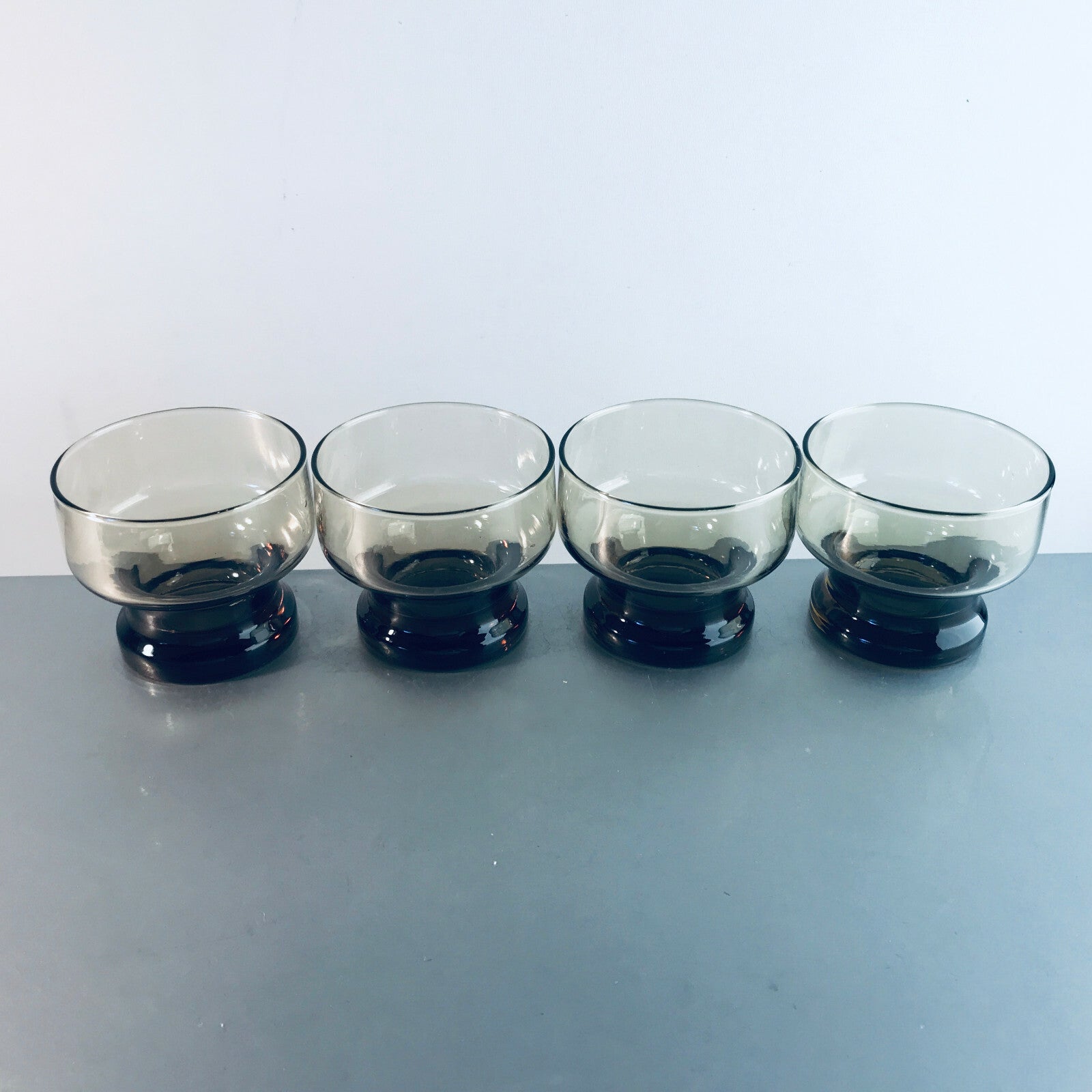 Vintage RAUCHGLAS 7,5 cm Wassergläser 4 er Set Gläser Trinkgläser Glas 
