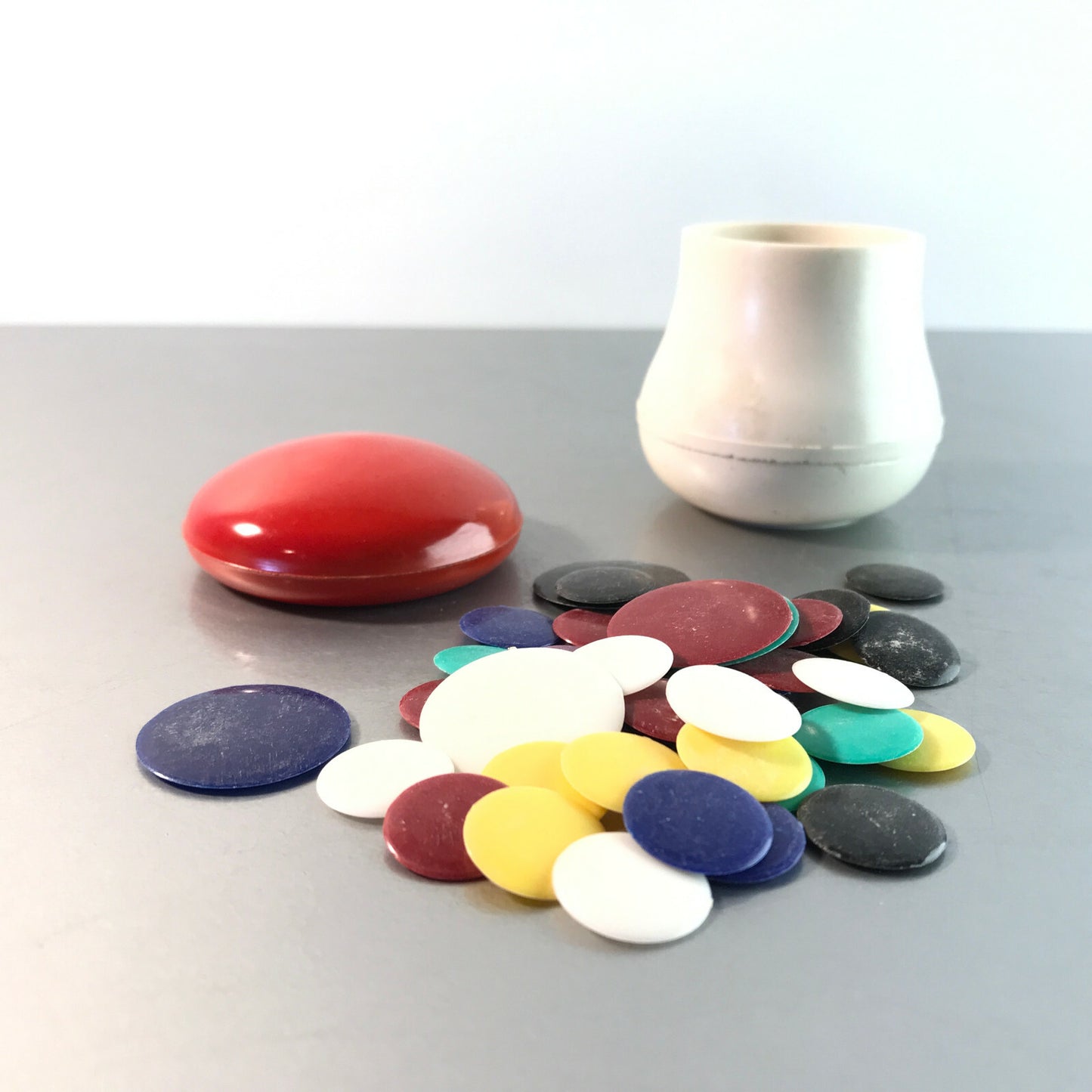PILZ Spiel mit Kunststoff Scheiben Spielsteinen Vintage rot 6,5 cm