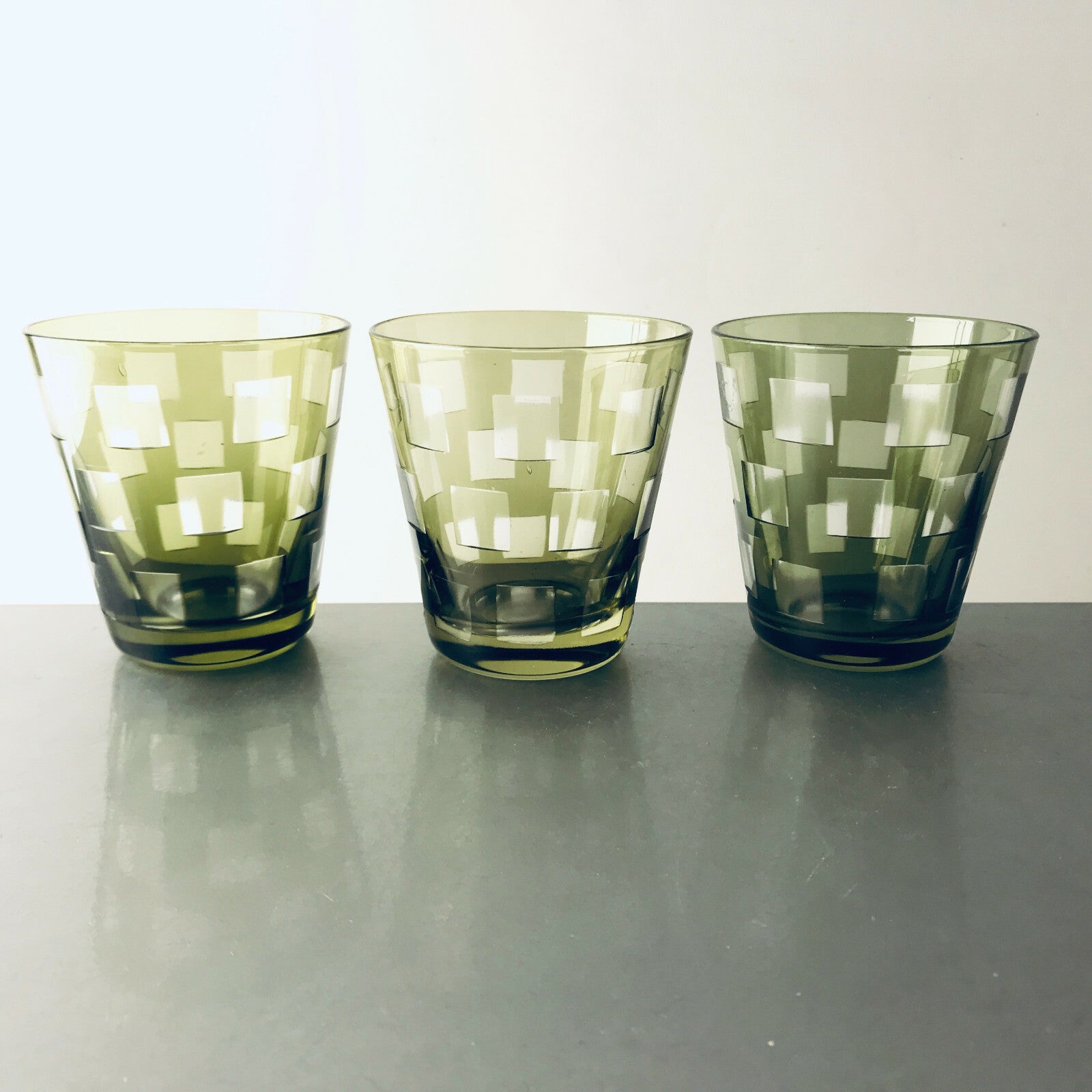 Wassergläser 3er Set Dekor 9 cm Gläser beschliffen grün Überfang Whisky