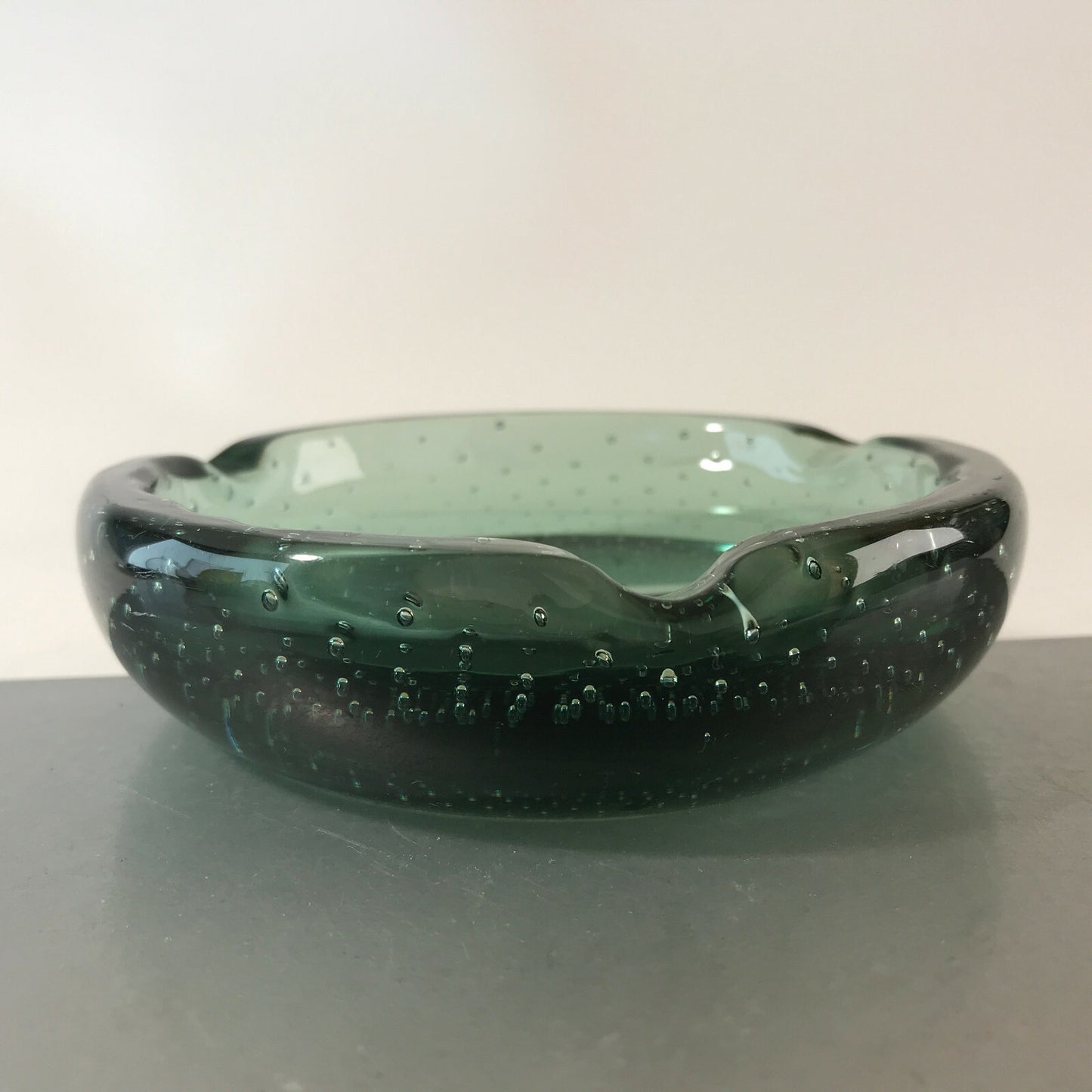 Ascher Glas Rauchglas Lufteinschlüsse 13 cm Aschenbecher 60er Vintage