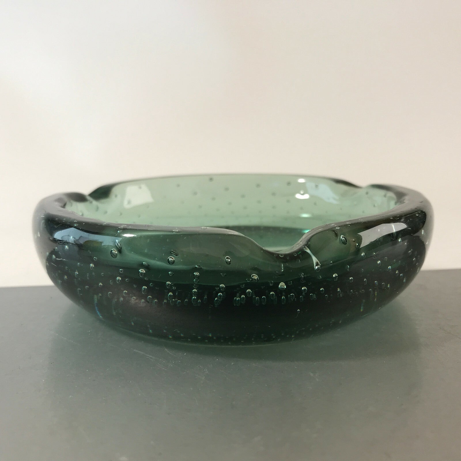 Ascher Glas Rauchglas Lufteinschlüsse 13 cm Aschenbecher 60er Vintage