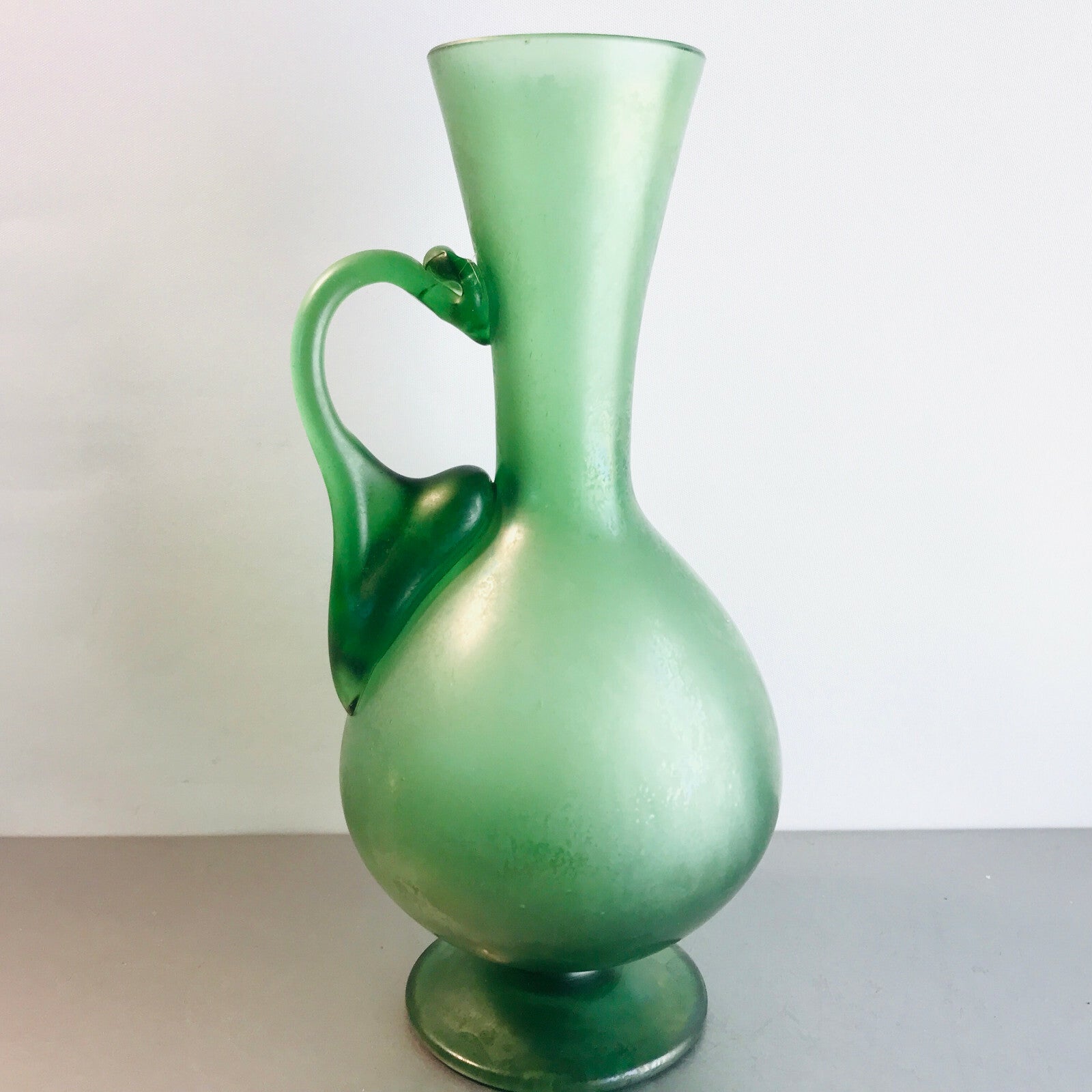 Vase satiniert Henkelvase grün signiert Nr 309 1981 22cm