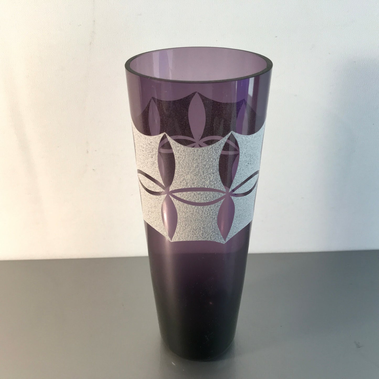 Vintage lila Vase 50er 60er 19 cm mit Dekor weiß MID CENTURY