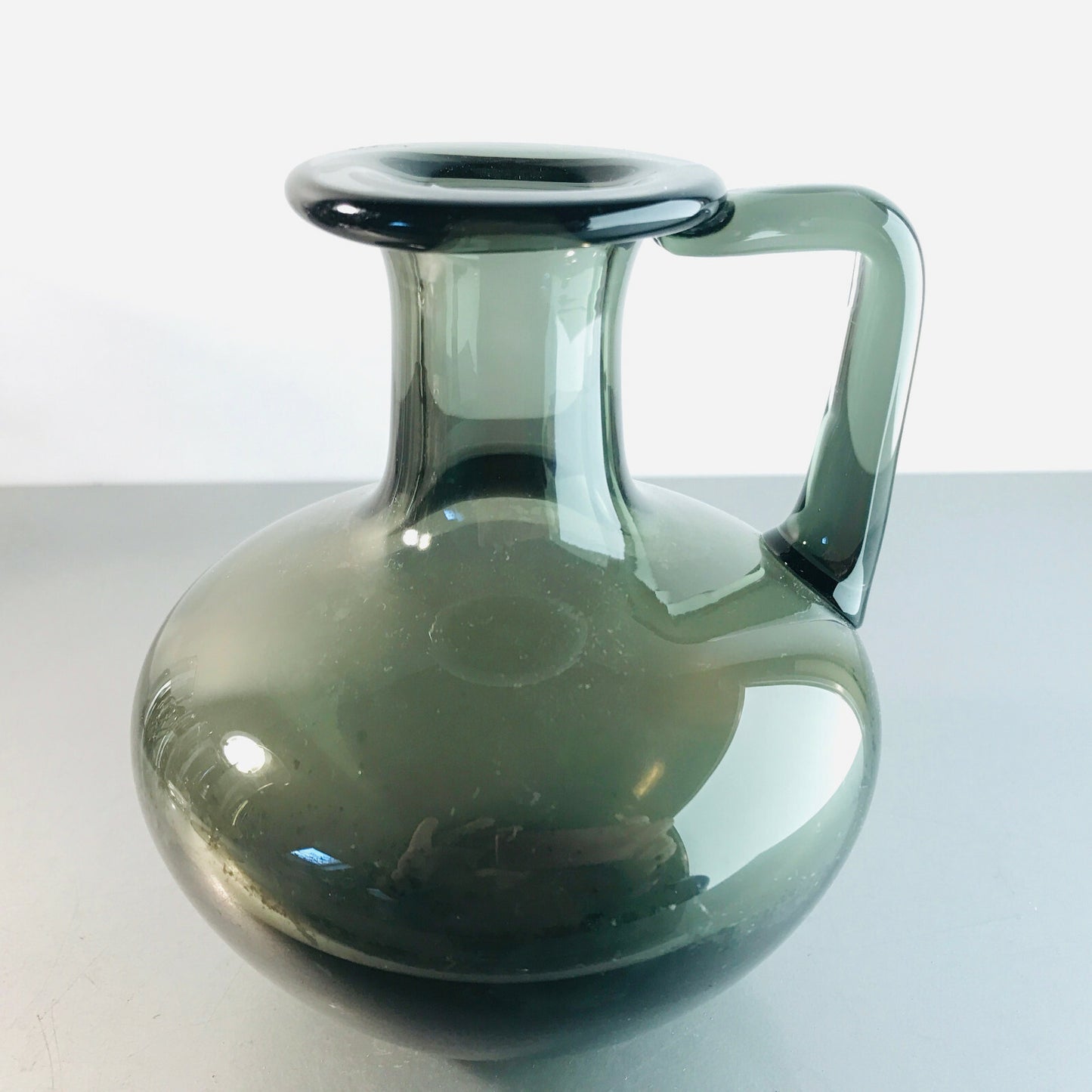 RAUCHGLAS Glas Vase Kanne Karaffe VINTAGE 13,4 cm 60er 70er Kännchen