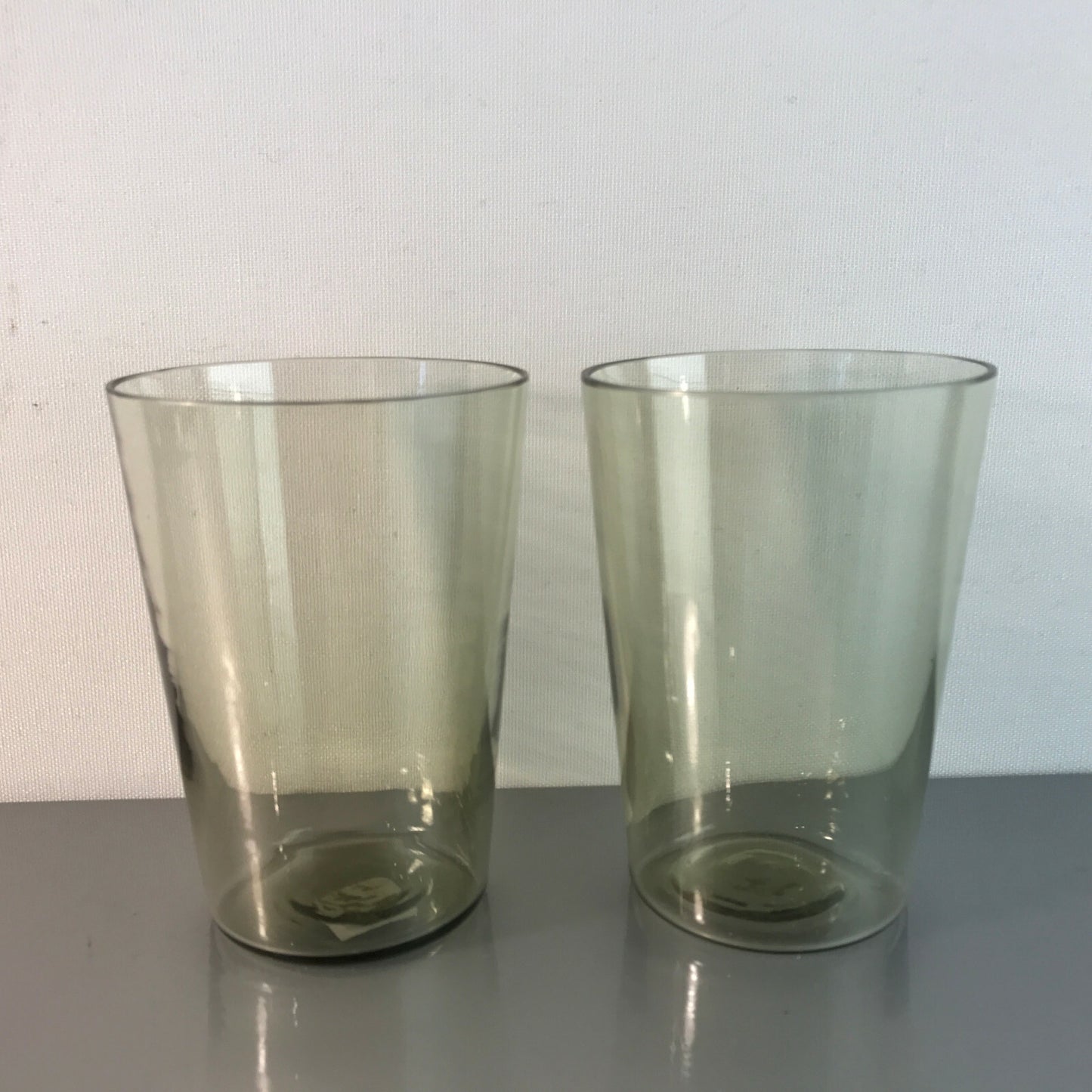Vintage Teegläser 2 er Set Art Déco Trinkgläser leicht grünlich  9,2 cm