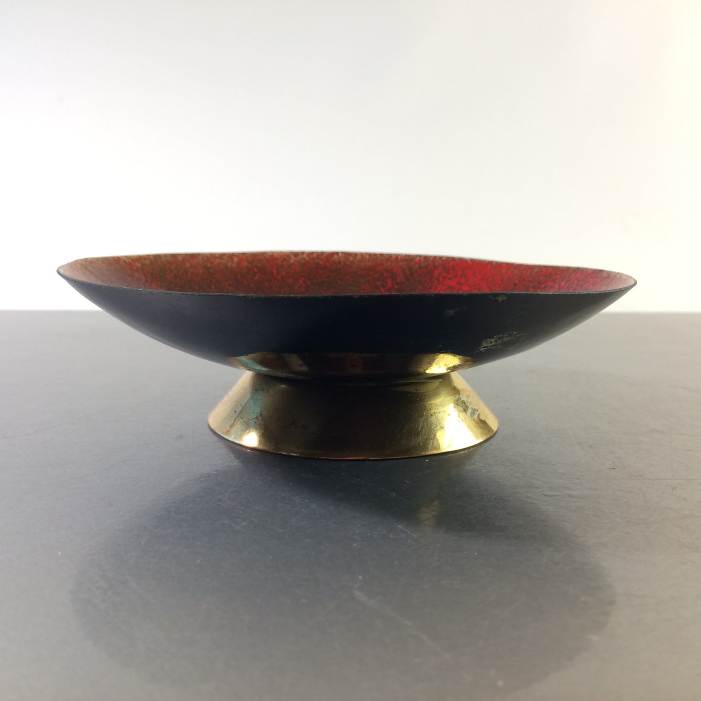 MID CENTURY Emaille Schale D 14,6 cm 50er Vintage rot schwarz