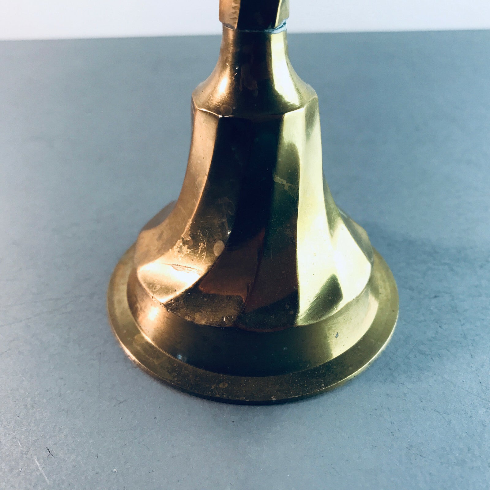 Klingel Metall 60er 70er H 14 cm Messing Rezeption Glocke Tischglocke