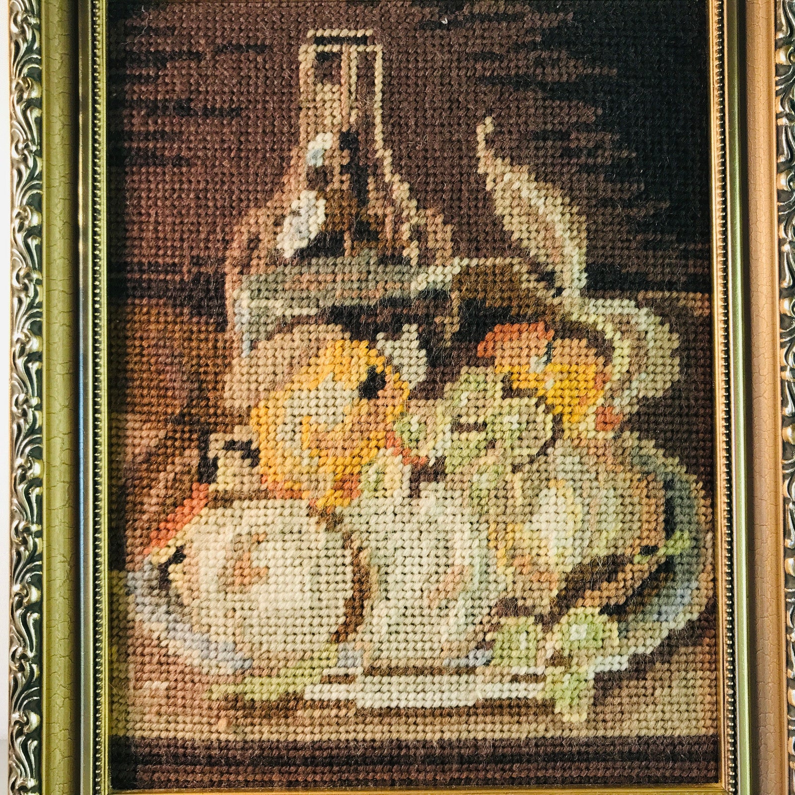 Vintage Stickbild Obstkorb Flasche Vase mit Goldrahmen 23 x 28 cm 70er