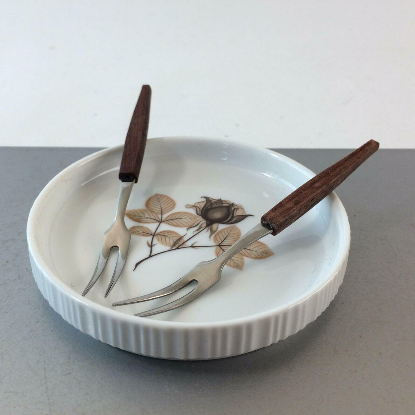 Schale SCHÄLCHEN Porzellan mit Gabeln Teak Metall MID CENTURY 50er 60er 