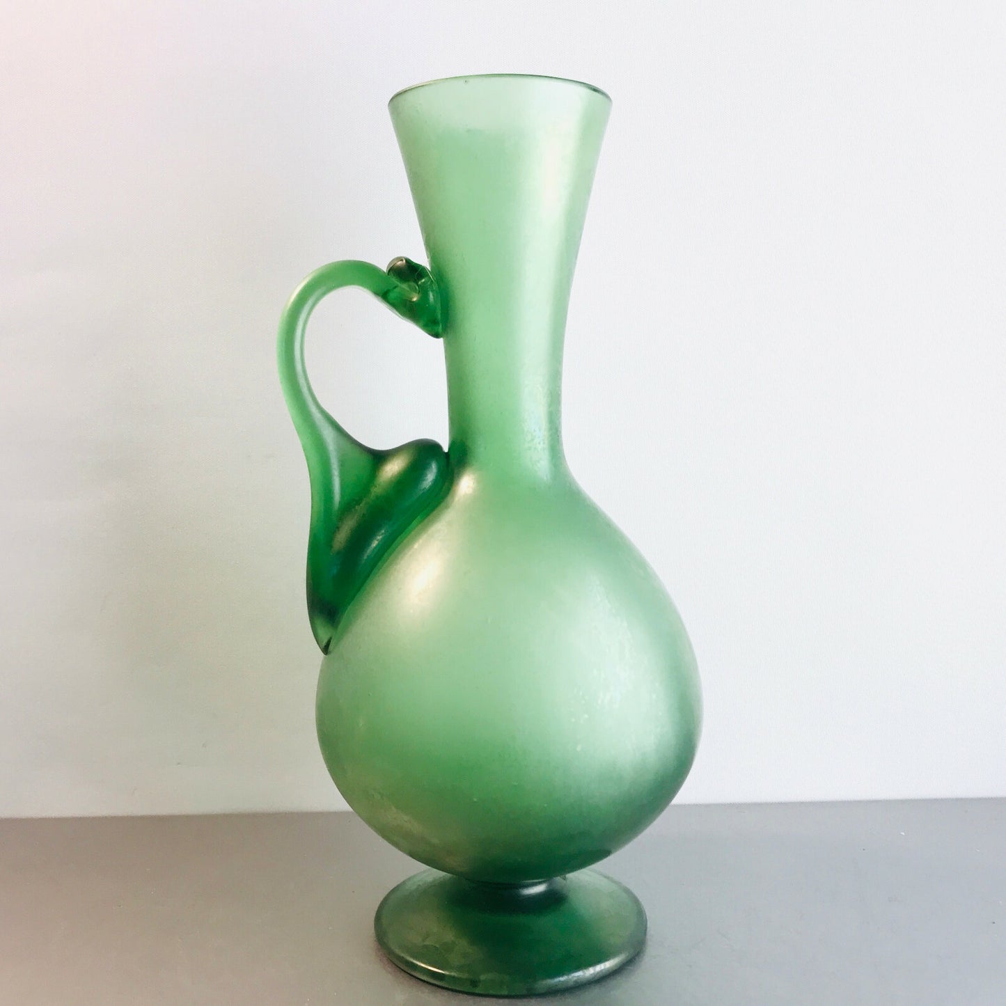 Vase satiniert Henkelvase grün signiert Nr 309 1981 22cm