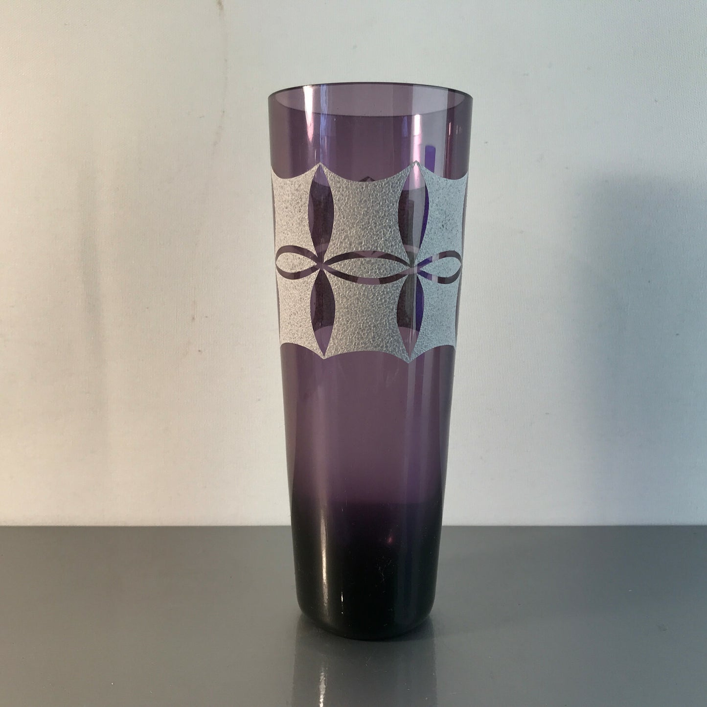 Vintage lila Vase 50er 60er 19 cm mit Dekor weiß MID CENTURY