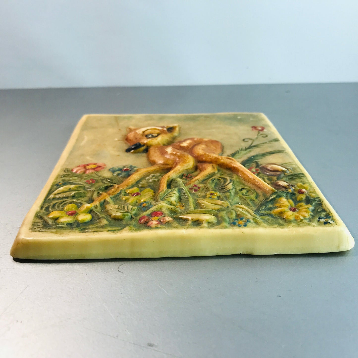 Vintage Wachsbild 30er 40er 50er Reh Bambi H 17 cm Blumenwiese Blüten