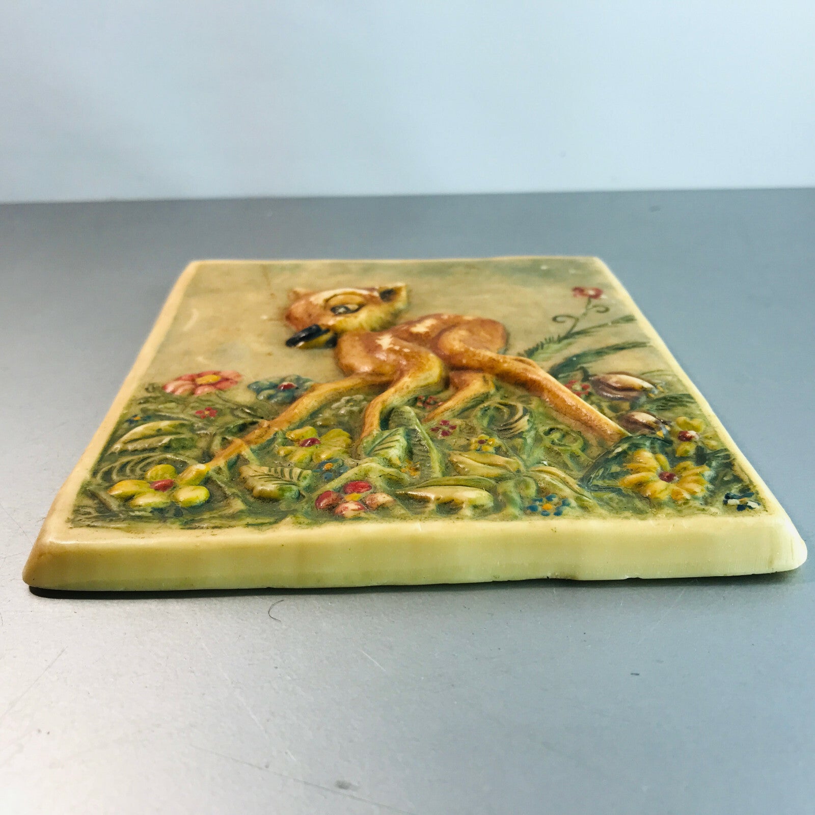 Vintage Wachsbild 30er 40er 50er Reh Bambi H 17 cm Blumenwiese Blüten
