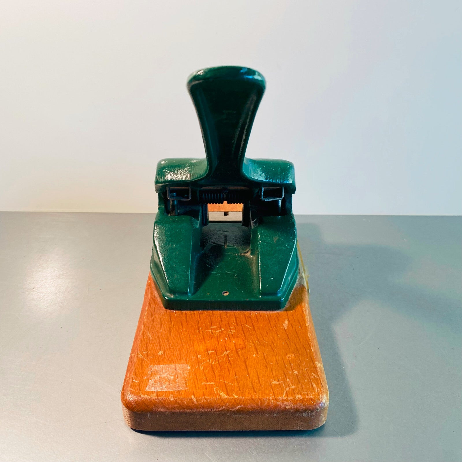 LOCHER Lochmacher Schreibtisch Büro Buchhaltung grün LEITZ 40er 50er