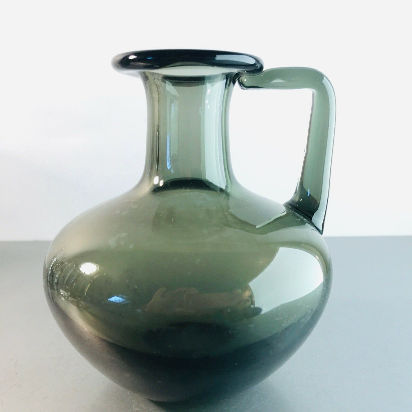 RAUCHGLAS Glas Vase Kanne Karaffe VINTAGE 13,4 cm 60er 70er Kännchen