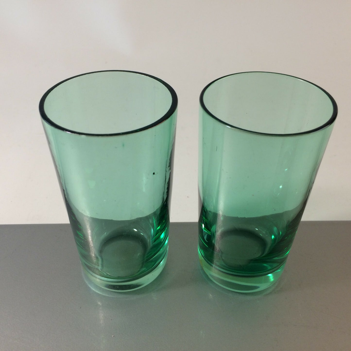 Grüne Gläser 10,2 cm Wassergläser Likörgläser Vintage grün 2 er Set 50er